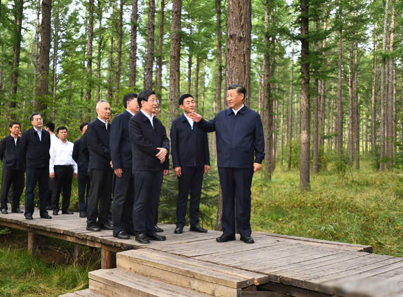 2021.8.23-习总书记在塞罕坝.png